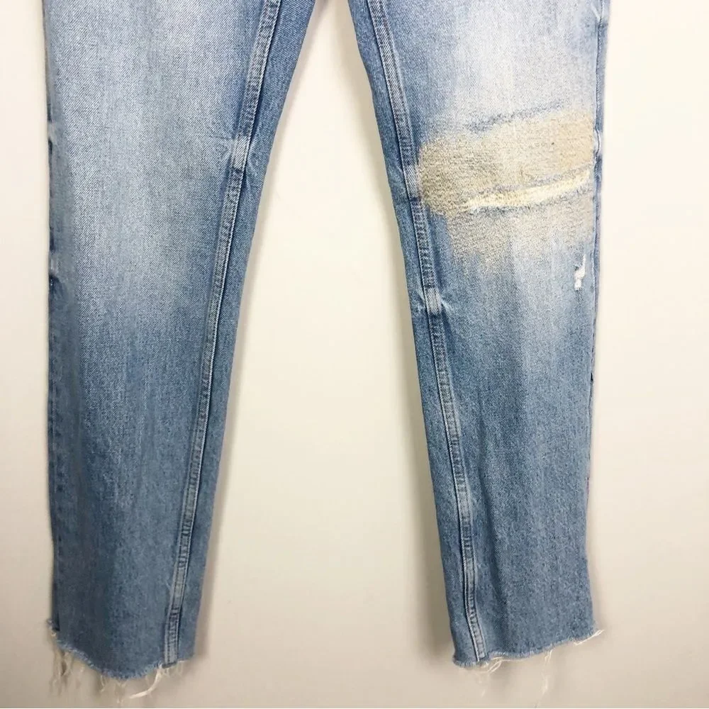 FREE PEOPLE | Distressed Raw Hem “Dirt” Knee Medium Wash Women’s Size 24 (00)
